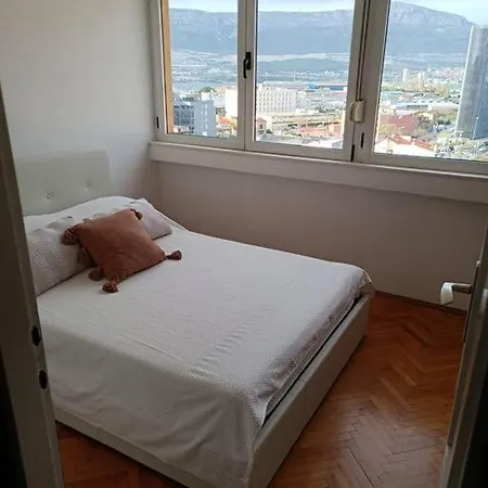 Apartment Tinel