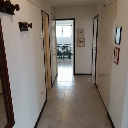Apartment Tinel